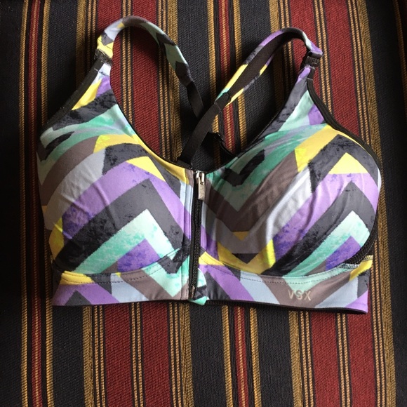 Victoria Secret VSX sports bra 32D - Picture 1 of 4
